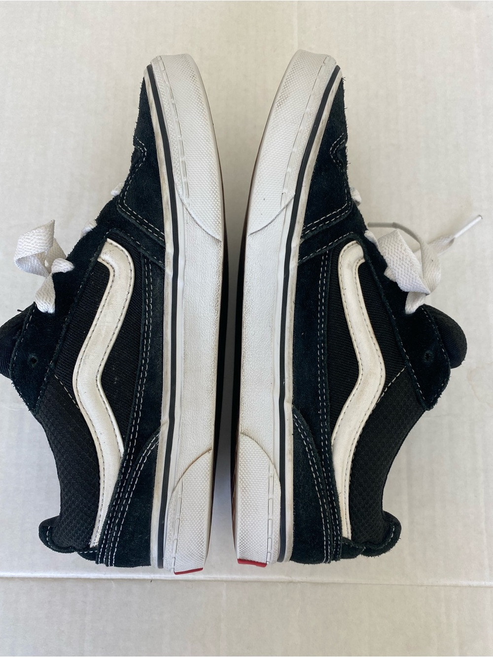 Vans Kids / Youth Black and White Low-Top Skate Sneakers size 7 - Picture 6 of 10